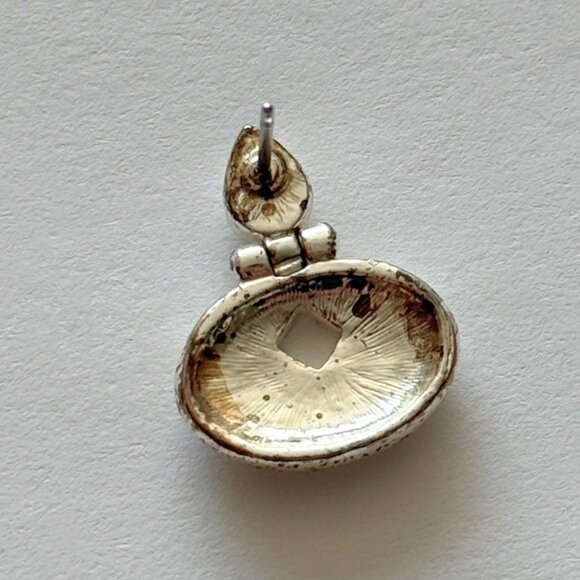 Vintage 1980s Statement Dome Earrings with Cutout Detail - Picture 4 of 4